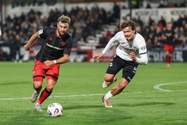 3 Liga SC Verl FC Ingolstadt 04 duel Battle for the ball Yannick Deichmann 20, FCI Otto Fynn 34 Verl 3 Liga FC Ingolstadt 04 Season 2025 2026 SC Verl