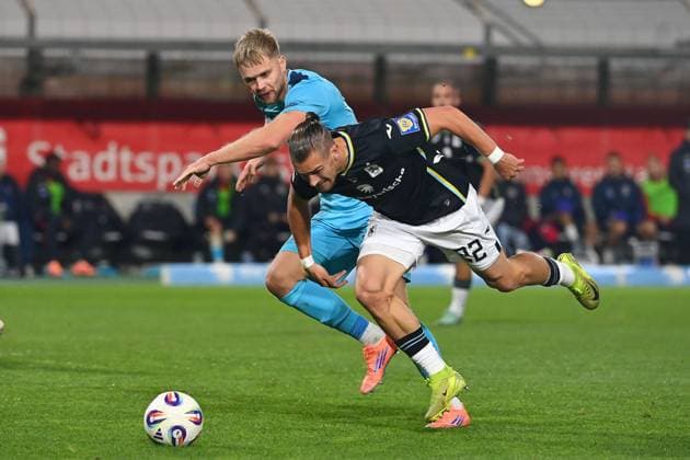 Lars DIETZ K ,Action,duel against Sigurd HAUGEN TSV 1860 Muenchen Soccer 3 Liga,9 Matchday, Season 2025 26 TSV 1860 Muenchen Viktoria Koeln on 01 10 2025 GRUENWALDER STADION