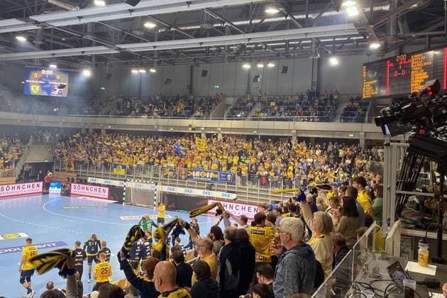 01 10 2025, xmohx, Handball DHB Pokal, Rhein Neckar Loewen SG Flensburg Handewitt v l Übersicht Halle Tribünen Fans Zuschauer DFL DFB REGULATIONS PROHIBIT ANY USE OF PHOTOGRAPHS as IMAGE SEQUENCES and or QUASI VIDEO Heidelberg