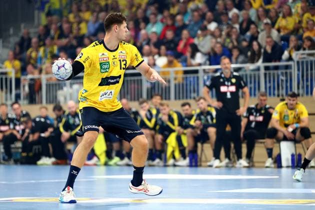 01 10 2025, xmohx, Handball DHB Pokal, Rhein Neckar Loewen SG Flensburg Handewitt v l Sebastian Heymann Rhein Neckar Loewen DFL DFB REGULATIONS PROHIBIT ANY USE OF PHOTOGRAPHS as IMAGE SEQUENCES and or QUASI VIDEO Heidelberg