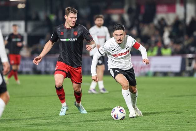 3 Liga SC Verl FC Ingolstadt 04 Jonas Scholz 15, FCI duel Fight for the ball Gayret Timur 30 Verl 3 Liga FC Ingolstadt 04 Season 2025 2026 SC Verl