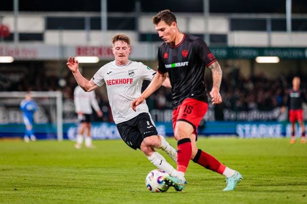 f l Dennis Waidner SC Verl, 08 , Jonas Scholz FC Ingolstadt 04, 15 in duel GER, SC Verl vs FC Ingolstadt 04, Football, 3 Liga, Matchday 9, Season 2025 2026, 01 10 2025 GER, SC Verl vs FC Ingolstadt 04, Football, 3 Liga, Matchday 9, Season 2025 2026, 01 10 2025 Verl Copyright: xEibner-Pressefoto JanxRollingerx EP_JSK