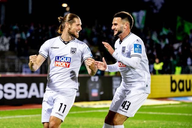 Football, Season 2025 2026, 3 Liga, Donaustadion Ulm, Matchday 9, SSV Ulm 1846 Football 1 FC Schweinfurt 05, 01 10 2025 01 10 2025, Football, Season 2025 2026, 3 Liga, Donaustadion Ulm, Matchday 9, SSV Ulm 1846 Football 1 FC Schweinfurt 05, Goal celebration joy after goal Goal shot for 1 0 by 11 Dennis Chessa SSV Ulm 1846 Fußball v l 11 Dennis Chessa SSV Ulm 1846 Fußball , 43 Leon Dajaku SSV Ulm 1846 Fußball Foto Lucca Fundel Ulm Donaustadion Baden Württemberg Germany