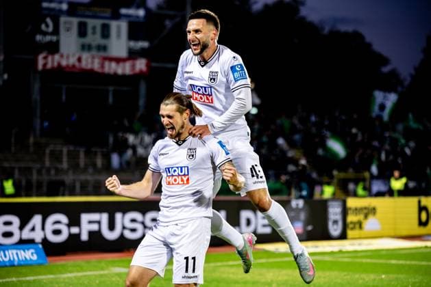 Football, Season 2025 2026, 3 Liga, Donaustadion Ulm, Matchday 9, SSV Ulm 1846 Football 1 FC Schweinfurt 05, 01 10 2025 01 10 2025, Football, Season 2025 2026, 3 Liga, Donaustadion Ulm, Matchday 9, SSV Ulm 1846 Football 1 FC Schweinfurt 05, Goal celebration joy after goal Goal shot for 1 0 by 11 Dennis Chessa SSV Ulm 1846 Fußball v l 11 Dennis Chessa SSV Ulm 1846 Fußball , 43 Leon Dajaku SSV Ulm 1846 Fußball Foto Lucca Fundel Ulm Donaustadion Baden Württemberg Germany