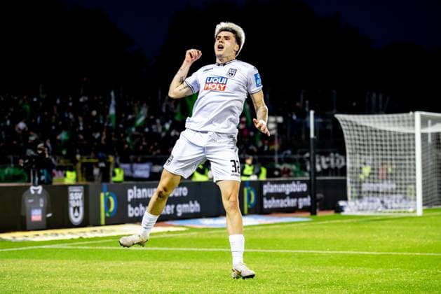 Soccer, Season 2025 2026, 3 Liga, Donaustadion Ulm, 9 Matchday, SSV Ulm 1846 Soccer 1 FC Schweinfurt 05, 01 10 2025 01 10 2025, Soccer, Season 2025 2026, 3 Liga, Donaustadion Ulm, 9 Matchday, SSV Ulm 1846 Soccer 1 FC Schweinfurt 05, Goal celebration joy after goal Goal shot to 2 1 by 32 Niklas Kölle SSV Ulm 1846 Soccer Photo Lucca Fundel Ulm Donaustadion Baden Württemberg Germany
