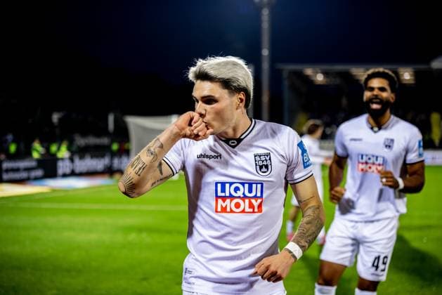Soccer, Season 2025 2026, 3 Liga, Donaustadion Ulm, 9 Matchday, SSV Ulm 1846 Soccer 1 FC Schweinfurt 05, 01 10 2025 01 10 2025, Soccer, Season 2025 2026, 3 Liga, Donaustadion Ulm, 9 Matchday, SSV Ulm 1846 Soccer 1 FC Schweinfurt 05, Goal celebration joy after goal Goal shot to 2 1 by 32 Niklas Kölle SSV Ulm 1846 Soccer Photo Lucca Fundel Ulm Donaustadion Baden Württemberg Germany