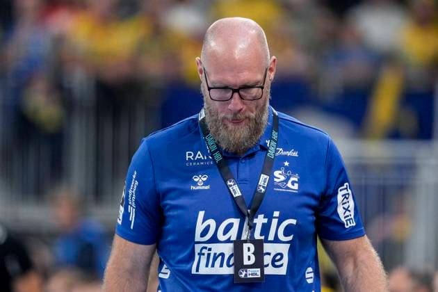 Ales Pajovic coach, head coach, Flensburg , single picture, single photo, action, looking disappointed, disappointment, frustration, disappointed, pessimistic, 01 10 2025, Heidelberg Germany , Handball, DHB Pokal, 2 round, Rhein Neckar Löwen SG Flensburg Handewitt xozx