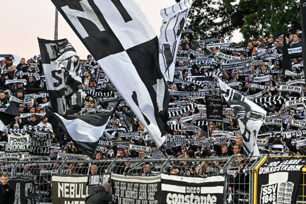 GER, 3 Liga, SSV Ulm 1846 vs 1 FC Schweinfurt 05 01 10 2025, Donaustadion, Ulm, GER, 3 Liga, SSV Ulm 1846 vs 1 FC Schweinfurt 05, in the picture Ulm fans, Ultras, atmosphere in block D, scarves, flags nordphotoxGmbHx xHafner nph00200