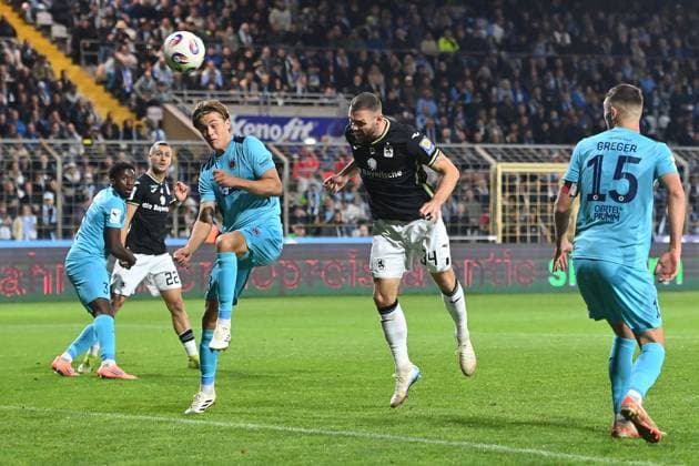 Goal Patrick HOBSCH TSV 1860 Muenchen for 2 2 header,left Tim KLOSS K Soccer 3 Liga,9 Matchday, Season 2025 26 TSV 1860 Muenchen Viktoria Koeln on 01 10 2025 GRUENWALDER STADION