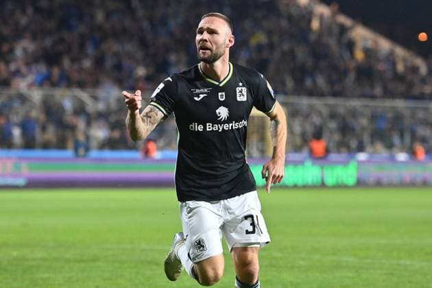 Goal celebration Patrick HOBSCH TSV 1860 Muenchen after goal to 2 2,jubilation,joy,enthusiasm,action,single image,cropped single motif,half figure,half figure football 3 league,9 match day, season 2025 26 TSV 1860 Muenchen Viktoria Koeln on 01 10 2025 GRUENWALDER STADION