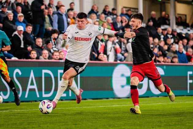 v l Alessio Besio SC Verl, 23 , Linus Rosenloecher FC Ingolstadt 04, 19 in duel GER, SC Verl vs FC Ingolstadt 04, Football, 3 Liga, Matchday 9, Season 2025 2026, 01 10 2025 GER, SC Verl vs FC Ingolstadt 04, Football, 3 Liga, Matchday 9, Season 2025 2026, 01 10 2025 Verl Copyright: xEibner-Pressefoto JanxRollingerx EP_JSK
