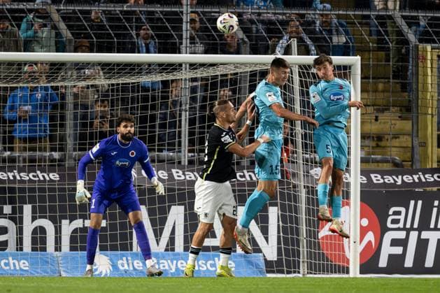 Eduardo Dos Santos Haesler Dudu Goalkeeper, FC Viktoria Koeln, 1 , Christoph Greger FC Viktoria Koeln, 15 and Leonhard Muenst FC Viktoria Koeln, 5 defend against Sigurd Haugen TSV 1860 Muenchen, 22 GER, TSV 1860 Muenchen vs Viktoria Koeln 1904, Football, 3 Bundesliga, 9 Matchday, Season 2025 2026, 01 10 2025 DFL DFB REGULATIONS PROHIBIT ANY USE OF PHOTOGRAPHS as IMAGE SEQUENCES and or QUASI VIDEO GER, TSV 1860 Muenchen vs Viktoria Koeln 1904, Football, 3 Bundesliga, 9 Matchday, Season 2025 2026, 01 10 2025 Muenchen Copyright: xEibner-Pressefoto HeikexFeinerx EP_HFR