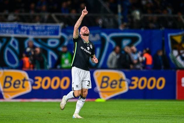 Goalscorer to 2 2 Patrick Hobsch TSV 1860, 34 with goal celebration, jubilation, goal celebration, celebrate the goal, goal, celebration, jubilation over the goal, optimistic, cropped, single image, action, action, 01 10 2025, Munich Germany , Football, 3 Liga, TSV 1860 München FC Viktoria Köln, DFB DFL REGULATIONS PROHIBIT ANY USE OF PHOTOGRAPHS AS IMAGE SEQUENCES AND OR QUASI VIDEO xslx