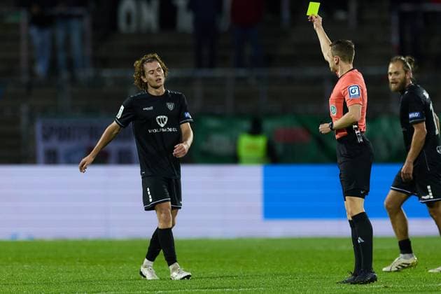 Yellow card for Devin Angleberger 1 FC Schweinfurt 05, 03 GER, SSV Ulm 1846 vs 1 FC Schweinfurt , Soccer, Men, 3 League, Matchday 9, Season 2025 2026, 30 09 2025 GER, SSV Ulm 1846 vs 1 FC Schweinfurt , Soccer, Men, 3 League, Matchday 9, Season 2025 2026, 30 09 2025 Ulm Copyright: xEibner-Pressefoto GeraldxOelze-dexStoppanyx EP_ODS