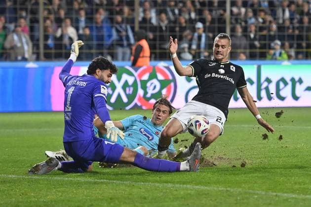 Sigurd HAUGEN TSV 1860 Muenchen , action,duel against goalkeeper Eduardo DOS SANTOS HAESLER K and Leonhard Luis MUENST K Soccer 3 Liga,Matchday 9, Season 2025 26 TSV 1860 Muenchen Viktoria Koeln on 01 10 2025 GRUENWALDER STADION