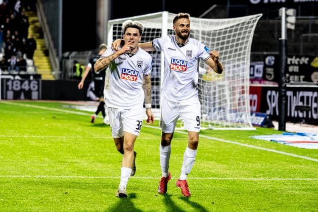 Football, Season 2025 2026, 3 Liga, Donaustadion Ulm, Matchday 9, SSV Ulm 1846 Football 1 FC Schweinfurt 05, 01 10 2025 01 10 2025, Football, Season 2025 2026, 3 Liga, Donaustadion Ulm, Matchday 9, SSV Ulm 1846 Football 1 FC Schweinfurt 05, Goal celebrations joy after goal Goal shot to 4 1 by 32 Niklas Kölle SSV Ulm 1846 Fußball v l 32 Niklas Kölle SSV Ulm 1846 Fußball , 9 Lucas Röser SSV Ulm 1846 Fußball Foto Lucca Fundel Ulm Donaustadion Baden Württemberg Germany