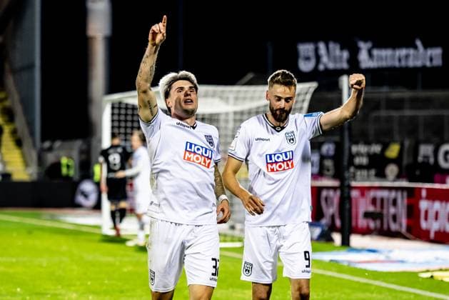 Football, Season 2025 2026, 3 Liga, Donaustadion Ulm, Matchday 9, SSV Ulm 1846 Football 1 FC Schweinfurt 05, 01 10 2025 01 10 2025, Football, Season 2025 2026, 3 Liga, Donaustadion Ulm, Matchday 9, SSV Ulm 1846 Football 1 FC Schweinfurt 05, Goal celebrations joy after goal Goal shot to 4 1 by 32 Niklas Kölle SSV Ulm 1846 Fußball v l 32 Niklas Kölle SSV Ulm 1846 Fußball , 9 Lucas Röser SSV Ulm 1846 Fußball Foto Lucca Fundel Ulm Donaustadion Baden Württemberg Germany