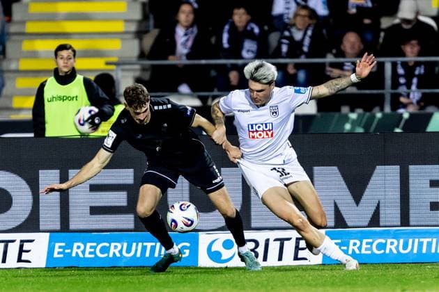 Football, Season 2025 2026, 3 Liga, Donaustadion Ulm, 9 Matchday, SSV Ulm 1846 Football 1 FC Schweinfurt 05, 01 10 2025 01 10 2025, Football, Season 2025 2026, 3 Liga, Donaustadion Ulm, 9 Matchday, SSV Ulm 1846 Football 1 FC Schweinfurt 05, f l 18 Luca Trslic 1 FC Schweinfurt 05 , 32 Niklas Kölle SSV Ulm 1846 Football Photo Lucca Fundel Ulm Donaustadion Baden Württemberg Germany