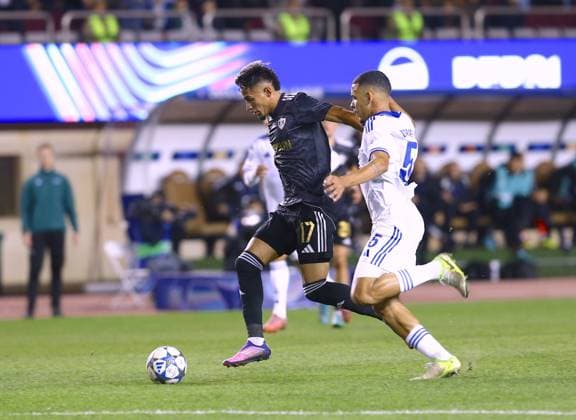Qarabag v FC Copenhagen - UEFA Champions League BAKU, AZERBAIJAN - OCTOBER 1: Camilo Duran (17) of Qarabag in action against Gabriel Pereira (5) of FC Copenhagen during the UEFA Champions League Group Stage second week match between Qarabag and FC Copenhagen at Tofiq Bahramov Stadium in Baku, Azerbaijan on October 1, 2025. Resul Rehimov Anadolu Baku Azerbaijan. Editorial use only. Please get in touch for any other usage.  Copyright: x2025xAnadoluxResulxRehimovx