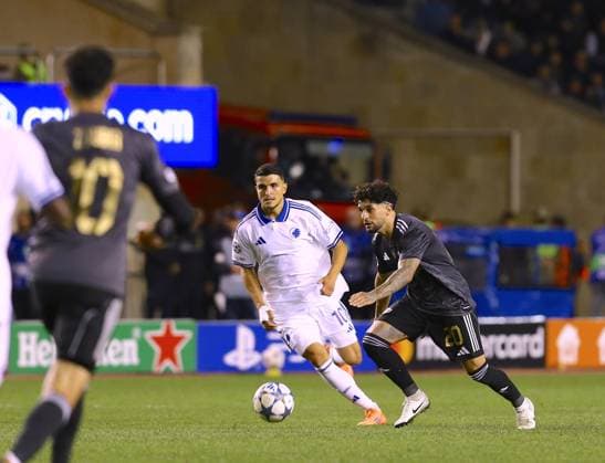 Qarabag v FC Copenhagen - UEFA Champions League BAKU, AZERBAIJAN - OCTOBER 1: Kady (20) of Qarabag in action against Mohamed Elyounoussi (10) of FC Copenhagen during the UEFA Champions League Group Stage second week match between Qarabag and FC Copenhagen at Tofiq Bahramov Stadium in Baku, Azerbaijan on October 1, 2025. Resul Rehimov Anadolu Baku Azerbaijan. Editorial use only. Please get in touch for any other usage.  Copyright: x2025xAnadoluxResulxRehimovx