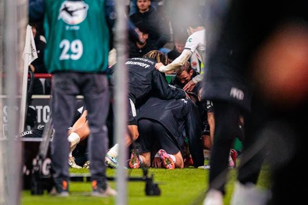 The SC Verl team celebrates after Jonas Arweilers goal for 2 1 SC Verl, 09 GER, SC Verl vs FC Ingolstadt 04, Football, 3 Liga, Matchday 9, Match 2025 2026, 01 10 2025 GER, SC Verl vs FC Ingolstadt 04, Football, 3 Liga, Matchday 9, Match 2025 2026, 01 10 2025 Verl Copyright: xEibner-Pressefoto JanxRollingerx EP_JSK