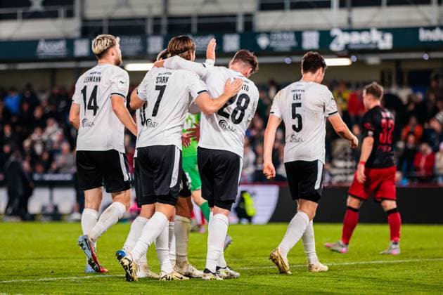 from left Paul Lehmann SC Verl, 14 , Dennis Waidner SC Verl, 08 , Timur Gayret SC Verl, 30 , Julian Stark SC Verl, 07 , Yari Otto SC Verl, 28 , Martin Ens SC Verl, 05 celebrates after Jonas Arweiler SC Verl scored to make it 2 1, 09 GER, SC Verl vs FC Ingolstadt 04, Football, 3 Liga, Matchday 9, Season 2025 2026, 01 10 2025 GER, SC Verl vs FC Ingolstadt 04, Football, 3 Liga, Matchday 9, Season 2025 2026, 01 10 2025 Verl Copyright: xEibner-Pressefoto JanxRollingerx EP_JSK