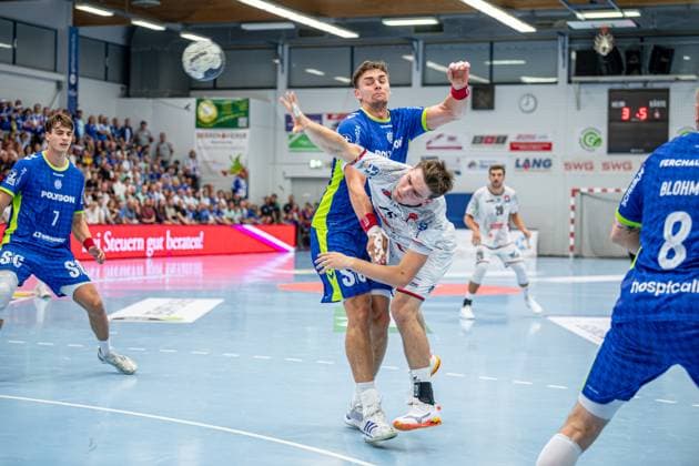 DHB Cup TV Hüttenberg VfL Gummersbach, 01 10 25 Torsten Anselm TV Hüttenberg, 25 , Kristjan Horžen VfL Gummersbach, 27 Julian Köster VfL Gummersbach, 7 , DHB Cup TV Hüttenberg VfL Gummersbach Hüttenberg, 01 10 25 Copyright: xBEAUTIFULxSPORTS Roeczeyx