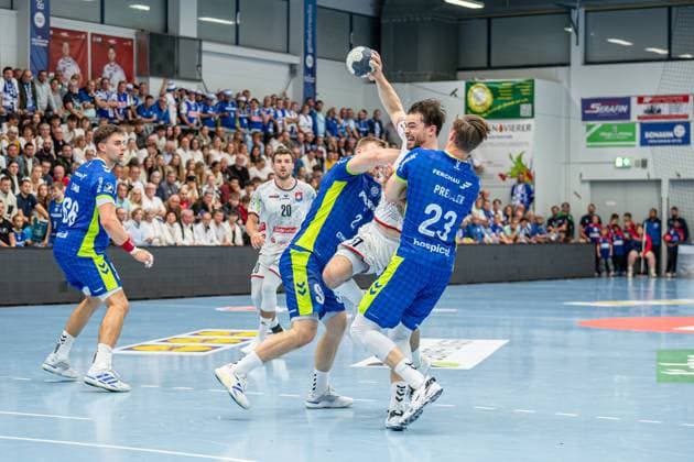 DHB Cup TV Hüttenberg VfL Gummersbach, 01 10 25 Hendrik Schreiber TV Hüttenberg, 51 , Ole Pregler VfL Gummersbach, 23 , Kristjan Horžen VfL Gummersbach, 27 , ät pán Zeman VfL Gummersbach, 66 DHB Cup TV Hüttenberg VfL Gummersbach Hüttenberg, 01 10 25 Copyright: xBEAUTIFULxSPORTS Roeczeyx