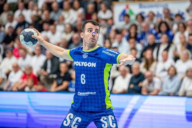 DHB Cup TV Hüttenberg VfL Gummersbach, 01 10 25 Miloö Vujovi VfL Gummersbach, 6 DHB Cup TV Hüttenberg VfL Gummersbach Hüttenberg, 01 10 25 Copyright: xBEAUTIFULxSPORTS Roeczeyx