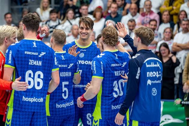 DHB Cup TV Hüttenberg VfL Gummersbach, 01 10 25 Julian Köster VfL Gummersbach, 7 , Tilen Kodrin VfL Gummersbach, 5 , Tom Kiesler VfL Gummersbach, 30 , ät pán Zeman VfL Gummersbach, 66 DHB Cup TV Hüttenberg VfL Gummersbach Hüttenberg, 01 10 25 Copyright: xBEAUTIFULxSPORTS Roeczeyx