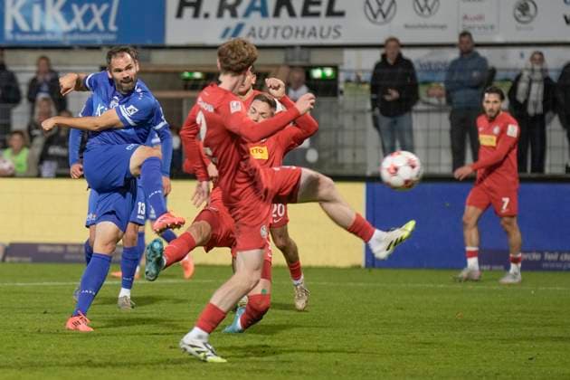 01 10 2025, Hänsch Arena, Meppen, GER, Regionalliga Nord, Matchday 12 SV Meppen vs HSC Hannover, Simon Engelmann SV Meppen 11 scores for 4 0 DFL REGULATIONS PROHIBIT ANY USE OF PHOTOGRAPHS AS IMAGE SEQUENCES AND OR QUASI VIDEO Meppen Lower Saxony Germany Hänsch Arena