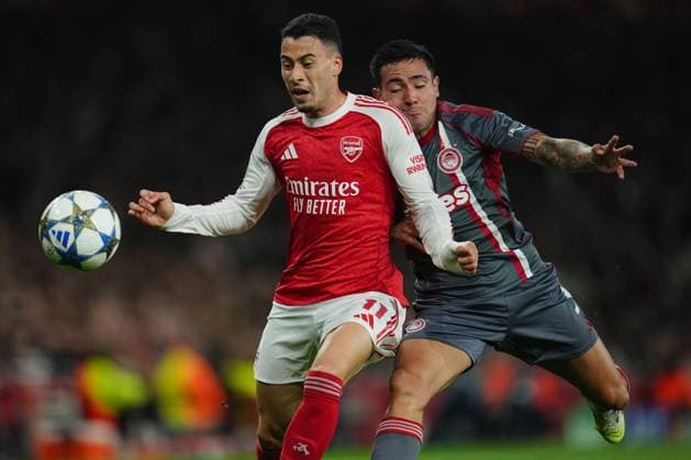 Gabriel Martinelli of Arsenal and Francisco Ortega of Olympiakos Arsenal v Olympiakos, UEFA Champions League, Group Stage, Football, Emirates Stadium, London, UK - 01 Oct 2025London Emirates Stadium United Kingdom EDITORIAL USE ONLY No use with unauthorised audio, video, data, fixture lists, club league logos or live services. Online in-match use limited to 120 images, no video emulation. No use in betting, games or single club league player publications. Copyright: xJoexToth Shutterstockx 15504044o