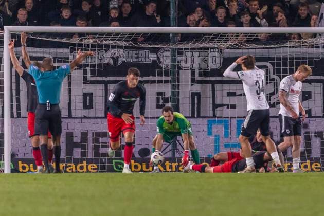 Verl, Germany 01 October 2025 3 Liga 2025 2026 SC Verl vs FC Ingolstadt 04 In picture Goalkeeper Kai Eisele FCI parries ball DFB regulations prohibit any use of photographs as image sequences and or quasi video Sportclub Arena Nordrhein Westfalen Copyright: xFotostandx xSchäferx