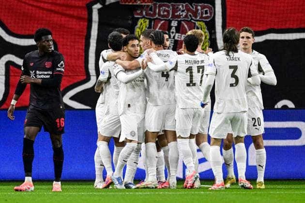 LEVERKUSEN - PSV Eindhoven players celebrate the 0-1 goal during the UEFA Champions League match between Bayer Leverkusen and PSV Eindhoven at the BayArena stadium on October 1, 2025, in Leverkusen, Germany. ANP OLAF KRAAK xVIxANPxSportx xxANPxIVx 538064983 originalFilename: 538064983.jpg