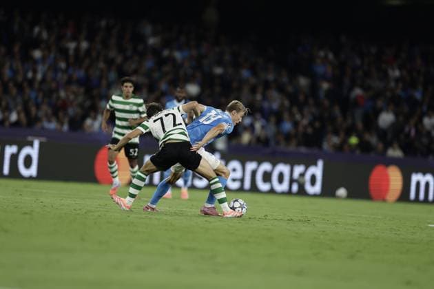 Champions League match SSC Napoli vs Sporting Clube de Portugal Napoli s Danish forward Rasmus Hojlund challenges for the ball with Sporting s Portuguese defender Eduardo Quaresma during the Uefa champions league match between SSC Napoli vs Sporting Clube de Portugal at the Diego Armando Maradona Stadium in Naples on October 1, 2025. _BPH9199 Copyright: xAntonioxBalascox