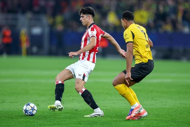 01 10 2025, Football, UEFA Champions League, Borussia Dortmund Athletic Club Bilbao, BVB Stadion, Matchday 2, Season 2025 2026 Alejandro Rego Bilbao 30 in duel against Jobe Bellingham BVB 07 Regulations prohibit any use of photographs as image sequences and or quasi video North Rhine-Westphalia Germany