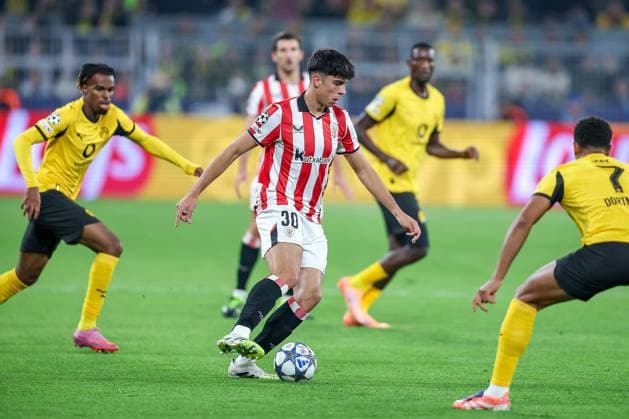01 10 2025, Football, UEFA Champions League, Borussia Dortmund Athletic Club Bilbao, BVB Stadion, 2 Matchday, Season 2025 2026 Alejandro Rego Bilbao 30 vs Carney Chukwuemeka BVB 17 Jobe Bellingham BVB 07 Regulations prohibit any use of photographs as image sequences and or quasi video Nordrhein Westfalen Germany