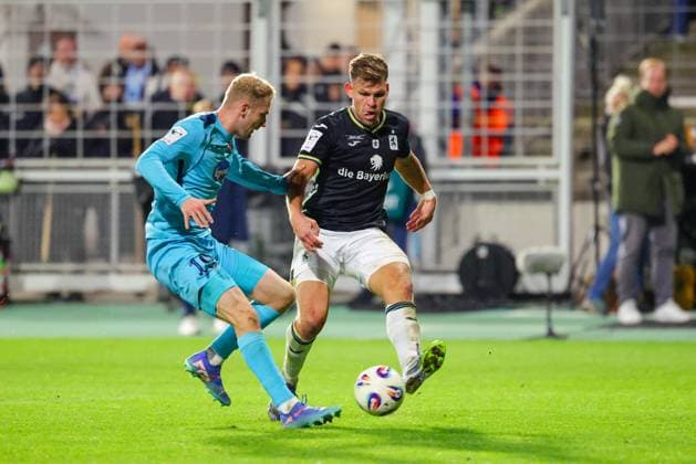 Florian Niederlechner 7, TSV 1860 München and Meiko Sponsel 19, FC Viktoria Köln during the match between TSV 1860 München v FC Viktoria Köln, Soccer, Men, 3 League, 2025 2026, Matchday 9 on 01 10 2025 in Munich, Stadion a d Grünwalder Straße Bayern Germany
