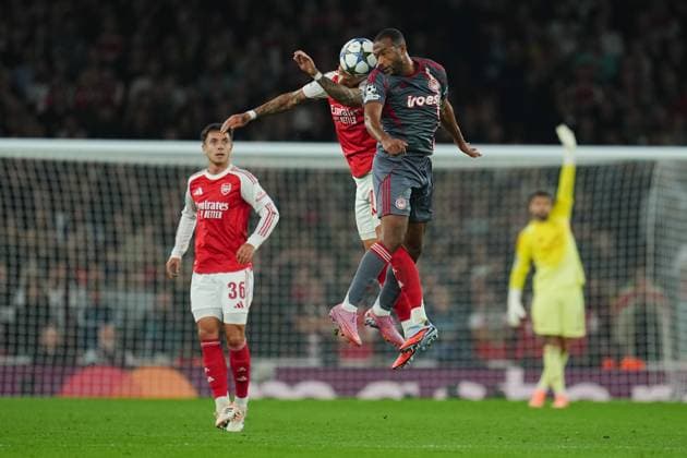 Ben White of Arsenal and Ayoub El Kaabi of Olympiakos Arsenal v Olympiakos, UEFA Champions League, Group Stage, Football, Emirates Stadium, London, UK - 01 Oct 2025London Emirates Stadium United Kingdom EDITORIAL USE ONLY No use with unauthorised audio, video, data, fixture lists, club league logos or live services. Online in-match use limited to 120 images, no video emulation. No use in betting, games or single club league player publications. Copyright: xJoexToth Shutterstockx 15504044s