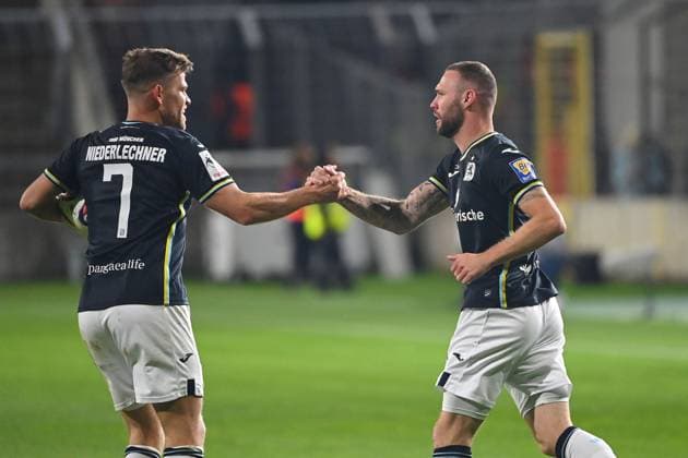 Goal celebration from right Patrick HOBSCH TSV 1860 Muenchen with Florian NIEDERLECHNER TSV 1860 Muenchen after goal to 2 2,jubilation,joy,enthusiasm,action football 3 league,9 matchday, season 2025 26 TSV 1860 Muenchen Viktoria Koeln 2 2 on 01 10 2025 GRUENWALDER STADION