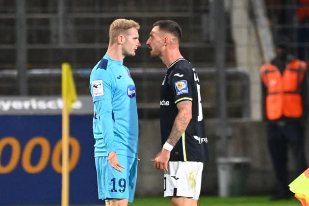 from left Meiko SPONSEL K and Maximilian WOLFRAM TSV 1860 Muenchen clash,dispute,argument Soccer 3 Liga,Matchday 9, Season 2025 26 TSV 1860 Muenchen Viktoria Koeln 2 2 on 01 10 2025 GRUENWALDER STADION