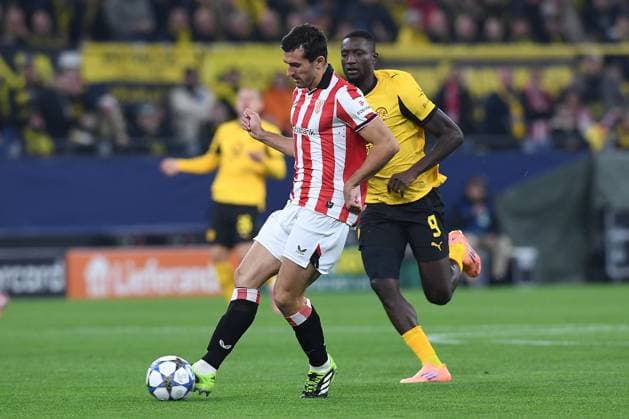 Soccer UEFA Champions League Matchday 2 Borussia Dortmund Athletic Bilbao on 01 10 2025 at Signal Iduna Park in Dortmund Daniel Vivian Bilbao , front Serhou Guirassy Dortmund , back xRx