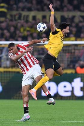 Soccer UEFA Champions League Matchday 2 Borussia Dortmund Athletic Bilbao on 01 10 2025 at Signal Iduna Park in Dortmund Maroan Sannadi Bilbao , left Ramy Bensebaini Dortmund , right xRx