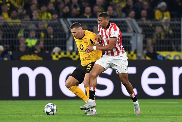 Niklas Suele (Borussia Dortmund) und Maroan Sannadi (Athletic Bilbao) im Zweikampf waehrend des Spiels der UEFA Champions League 2025 26, 2. Spieltag Ligaphase zwischen Borussia Dortmund und Athletic Club Bilbao, SIGNAL IDUNA PARK am 01. October 2025 in Dortmund, Deutschland. (Foto von Ralf Treese DeFodi Images) +++ Niklas Suele (Borussia Dortmund) und Maroan Sannadi (Athletic Bilbao) im Zweikampf during the UEFA Champions League 2025 26 League Phase MD2 match between Borussia Dortmund and Athletic Club at BVB Stadion Dortmund on October 1, 2025 in Dortmund, Germany. (Photo by Ralf Treese DeFodi Images) Niklas Suele Borussia Dortmund and Maroan Sannadi Athletic Bilbao in a duel during the UEFA Champions League 2025 26 match day 2 league phase match between Borussia Dortmund and Athletic Club Bilbao, SIGNAL IDUNA PARK on October 01, 2025 in Dortmund, Germany, Germany Photo by Ralf Treese DeFodi Images Niklas Suele Borussia Dortmund and Maroan Sannadi Athletic Bilbao in a duel during the UEFA Champions League 2025 26 League Phase MD2 match between Borussia Dortmund and Athletic Club at BVB Stadion Dortmund on October 1, 2025 in Dortmund, Germany Photo by Ralf Treese DeFodi Images