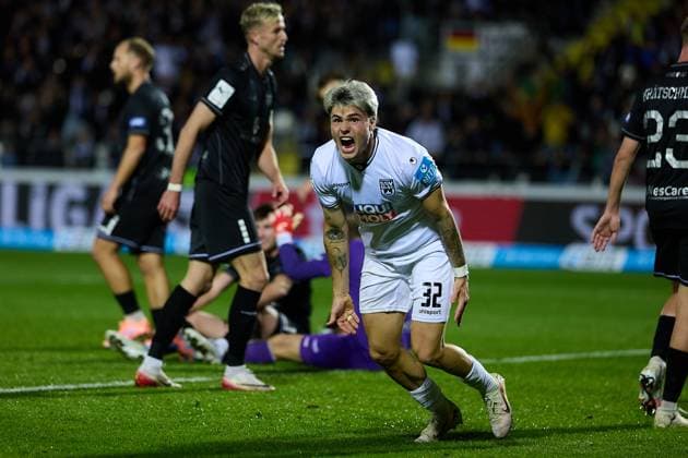 Joy, scream cheer Niklas Koelle SSV Ulm 1846, 32 over his goal for 4 1 GER, SSV Ulm 1846 vs 1 FC Schweinfurt , Football, Men, 3 League, Matchday 9, Season 2025 2026, 30 09 2025 GER, SSV Ulm 1846 vs 1 FC Schweinfurt , Football, Men, 3 League, Matchday 9, Season 2025 2026, 30 09 2025 Ulm Copyright: xEibner-Pressefoto GeraldxOelze-dexStoppanyx EP_ODS