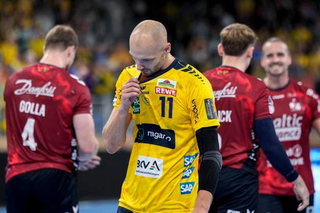 Lukas Sandell RNL, 11 , Rhein Neckar Löwen player, single picture, single photo, action, action, looking disappointed, disappointment, frustration, disappointed, pessimistic, 01 10 2025, Heidelberg Germany , Handball, DHB Pokal, 2 round, Rhein Neckar Löwen SG Flensburg Handewitt xozx