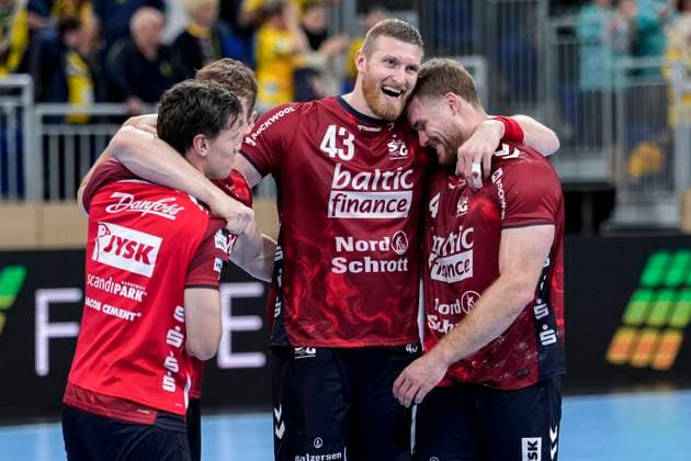 from left Aksel Horgen Flensburg, 27 , Lukas Jörgensen Flensburg, 25 , Blaz Blagotinsek Flensburg, 43 , Johannes Golla Flensburg, 4 , SG Flensburg Handewitt players, cheering after the final whistle, joy about the victory, Winner, winners, cheers, cheering, cheerful, positive, happy, rejoicing, optimistic, highlight, action, action, 01 10 2025, Heidelberg Germany , handball, DHB Cup, 2nd round, Rhein Neckar Löwen SG Flensburg Handewitt xozx