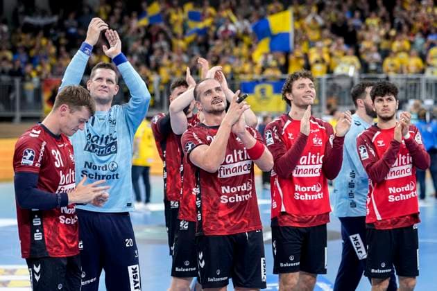 SG Flensburg Handewitt players, cheering after the final whistle, joy about the victory, winner, winners, cheers, cheering, cheerful, positive, happy, rejoicing, optimistic, highlight, action, action, 01 10 2025, Heidelberg Germany , Handball, DHB Pokal, 2nd round, Rhein Neckar Löwen SG Flensburg Handewitt xozx