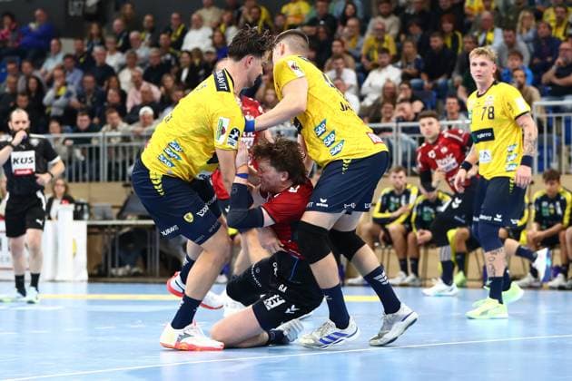 01 10 2025, xmohx, Handball DHB Pokal, Rhein Neckar Loewen SG Flensburg Handewitt v l Robert Timmermeister Rhein Neckar Loewen Lasse Moeller Moller SG Flensburg Handewitt Halil Jaganjovic Rhein Neckar Loewen DFL DFB REGULATIONS PROHIBIT ANY USE OF PHOTOGRAPHS as IMAGE SEQUENCES and or QUASI VIDEO Heidelberg