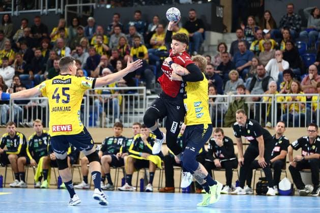 01 10 2025, xmohx, Handball DHB Pokal, Rhein Neckar Loewen SG Flensburg Handewitt v l Halil Jaganjovic Rhein Neckar Loewen Marko Grgic SG Flensburg Handewitt Edwin Aspenbäck Rhein Neckar Loewen DFL DFB REGULATIONS PROHIBIT ANY USE OF PHOTOGRAPHS as IMAGE SEQUENCES and or QUASI VIDEO Heidelberg